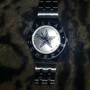 Stainless steel quartz analog Dallas cowboys watch